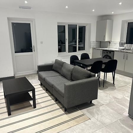 The Little Oaks Apartment เบอร์มิงแฮม ภายนอก รูปภาพ