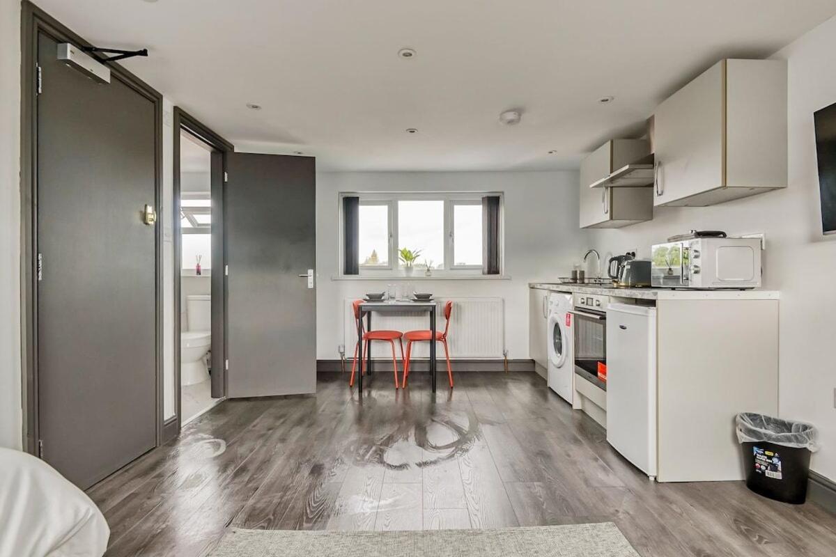The Little Oaks Apartment เบอร์มิงแฮม ภายนอก รูปภาพ